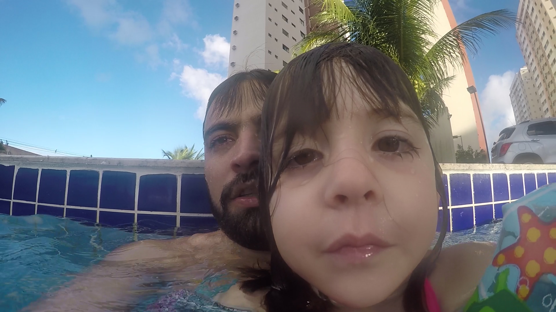 http://videos.introcdc.com/Canal/Vlogs/Luciano/Piscina uooou/GOPR4635.00_12_44_49.Quadro027.png